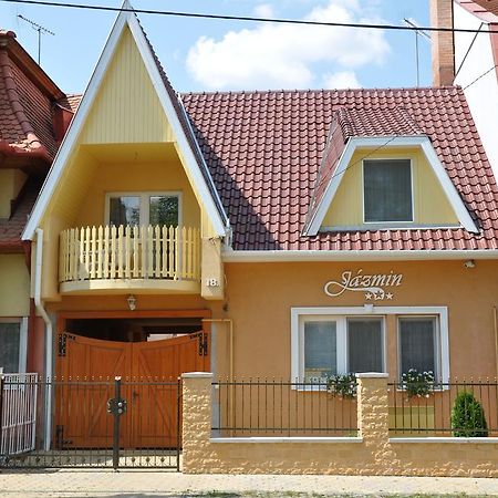 Hotel Jázmin Panzió Hajdúszoboszló Esterno foto