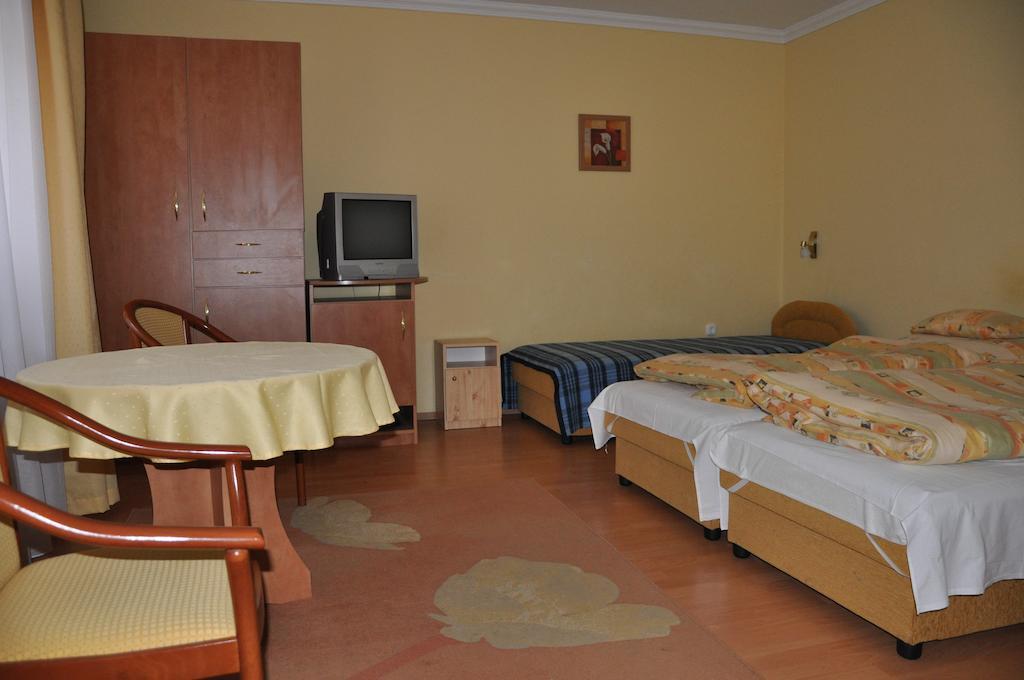Hotel Jázmin Panzió Hajdúszoboszló Esterno foto
