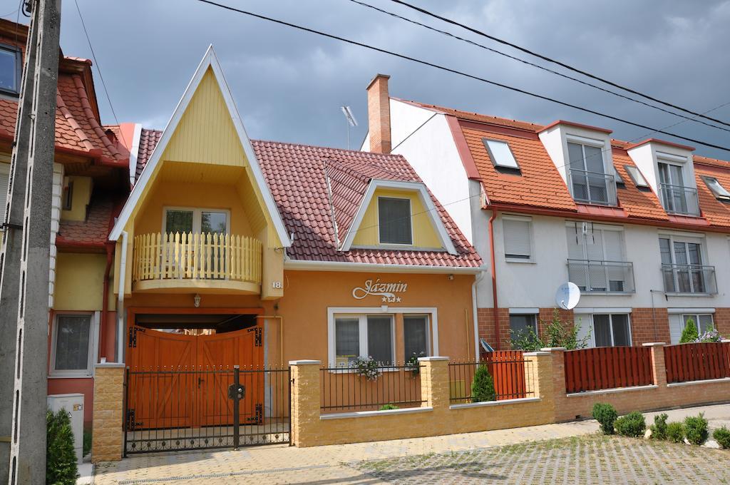 Hotel Jázmin Panzió Hajdúszoboszló Esterno foto