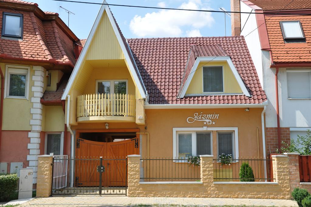 Hotel Jázmin Panzió Hajdúszoboszló Esterno foto